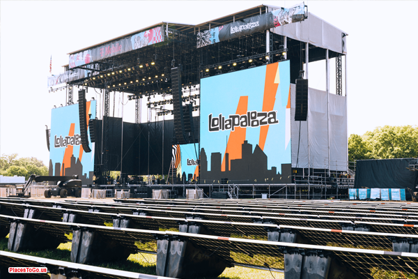 Most popular music festivals in the United States Lollapalooza stage