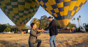 Napa Valley vineyard with hot air balloons - wine travel experiences in the U.S.