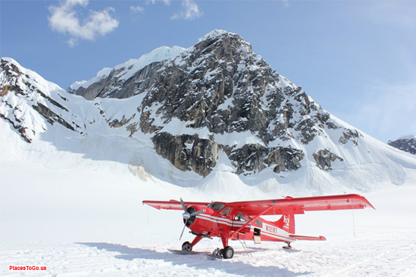 Mountaineer ascending Denali - Ultimate U.S. mountaineering adventures Mountaineer ascending Denali - Ultimate U.S. mountaineering adventures