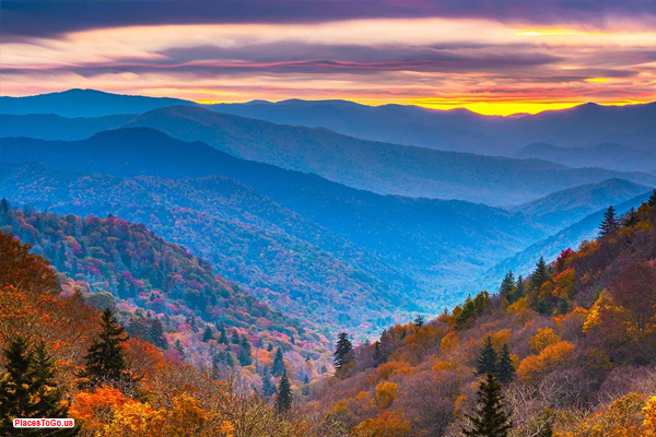 Gatlinburg Tennessee scenic mountain town all year round