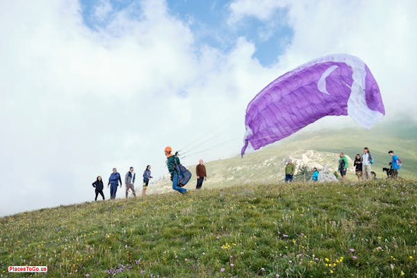 Paragliding over the Rockies – top extreme air adventures